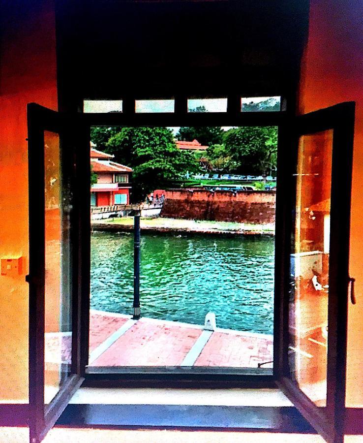 ホテルHeeren House Malacca エクステリア 写真